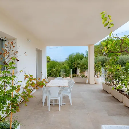 Villa Helianthus *